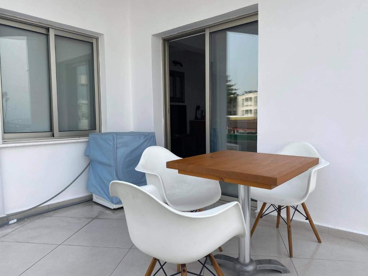 Beachside Apartment In Kato Paphos Lighthouse 81 Exterior foto
